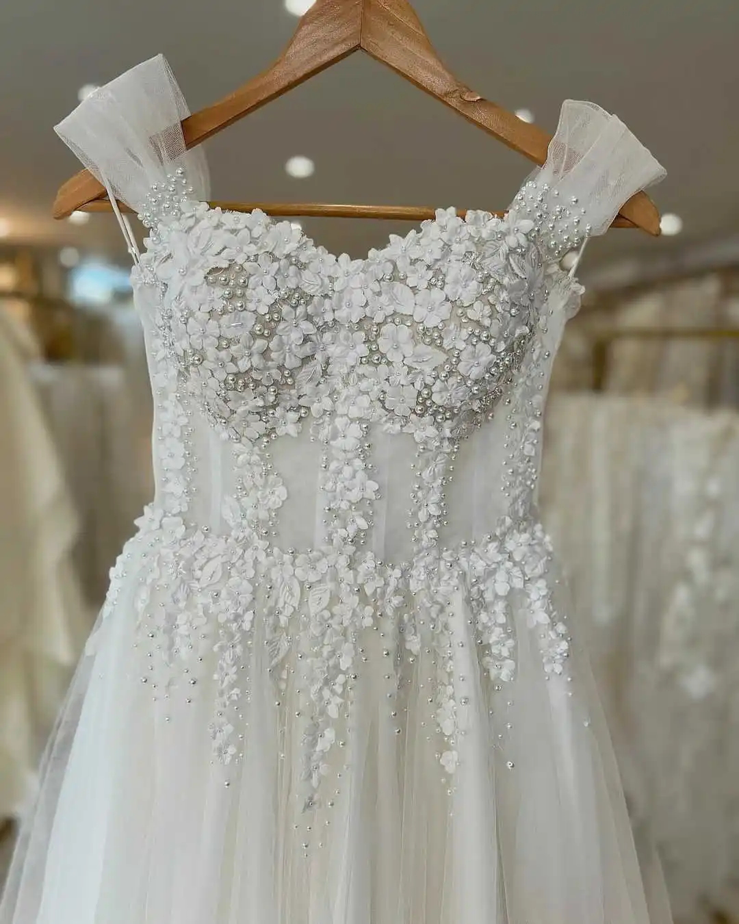 Luxury Embroidery Ball Gowns High Neck Pearls Wedding Dress Custom Made Beaded Lace Appliques Vestido de novia