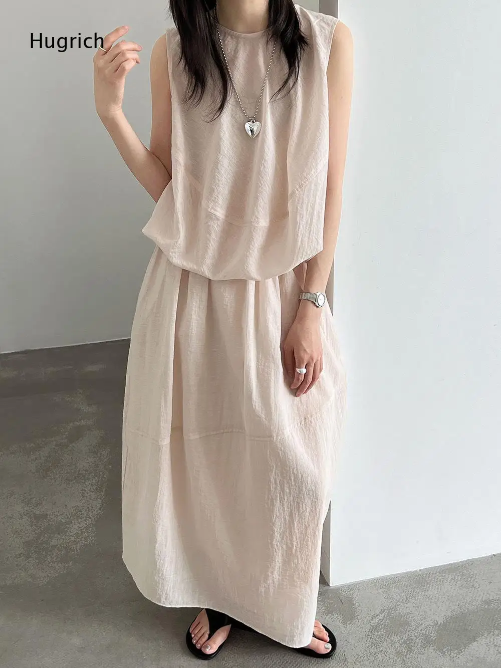 Minimalist Daily Matching Outfit White Light Weight Wrinkle Fabric Sleeveless Top And High Waist Loose Long Skirt Two Piece Suit