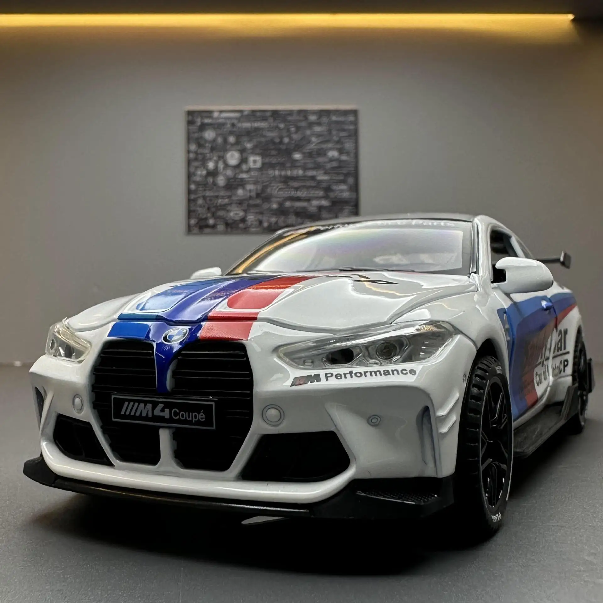 

1:32 BMW M4 Supercar, модель автомобиля из сплава с откатным звуком, детская подарочная коллекция, литая под давлением игрушечная модель A469