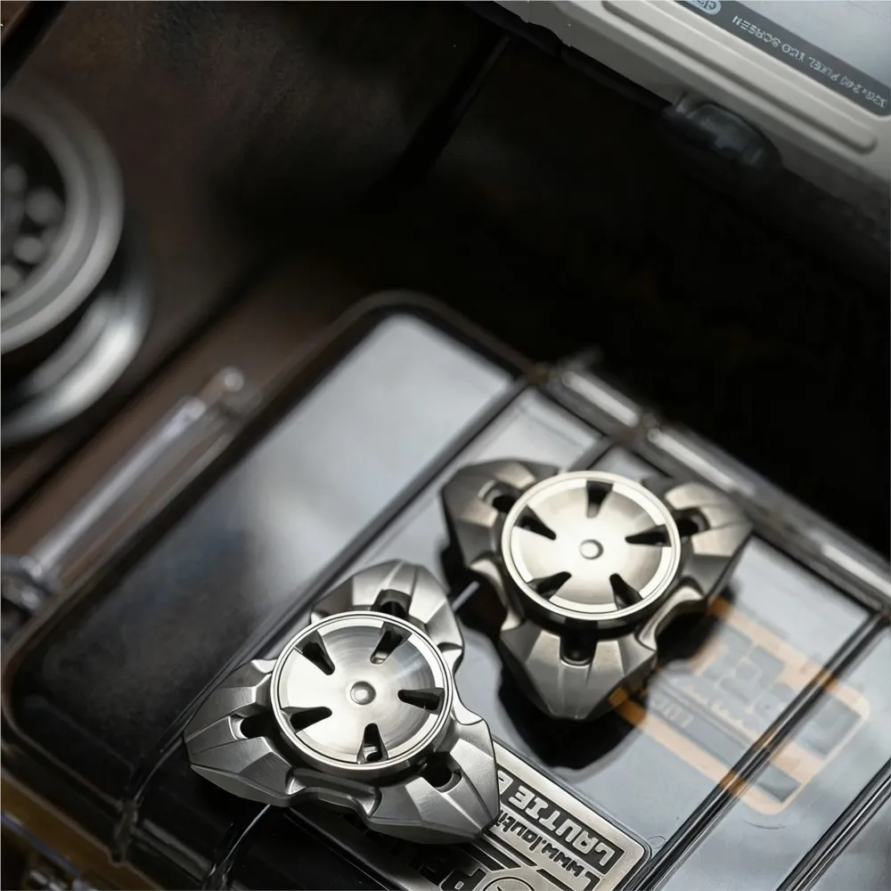 Novo estúdio lambo mini & xl três lâminas fidget spinner alívio do estresse brinquedo giroscópio brinquedos para adultos acessórios de mesa de escritório