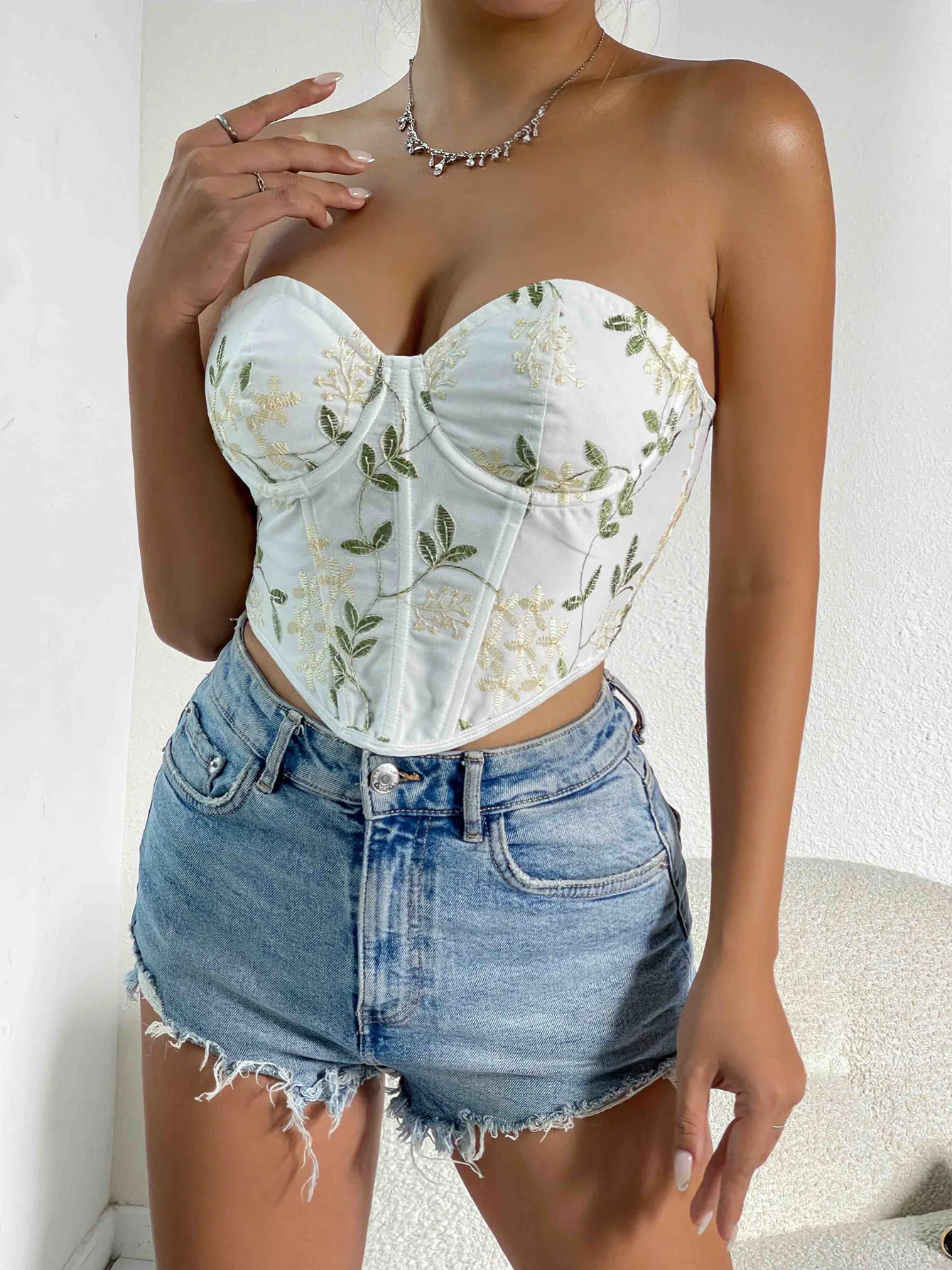 

Tank Top White for Women Streetwear New Summer 2024 Fashiona Sexy Backless Pullover Flower Pattern Slim Fit Sleeveless Vest