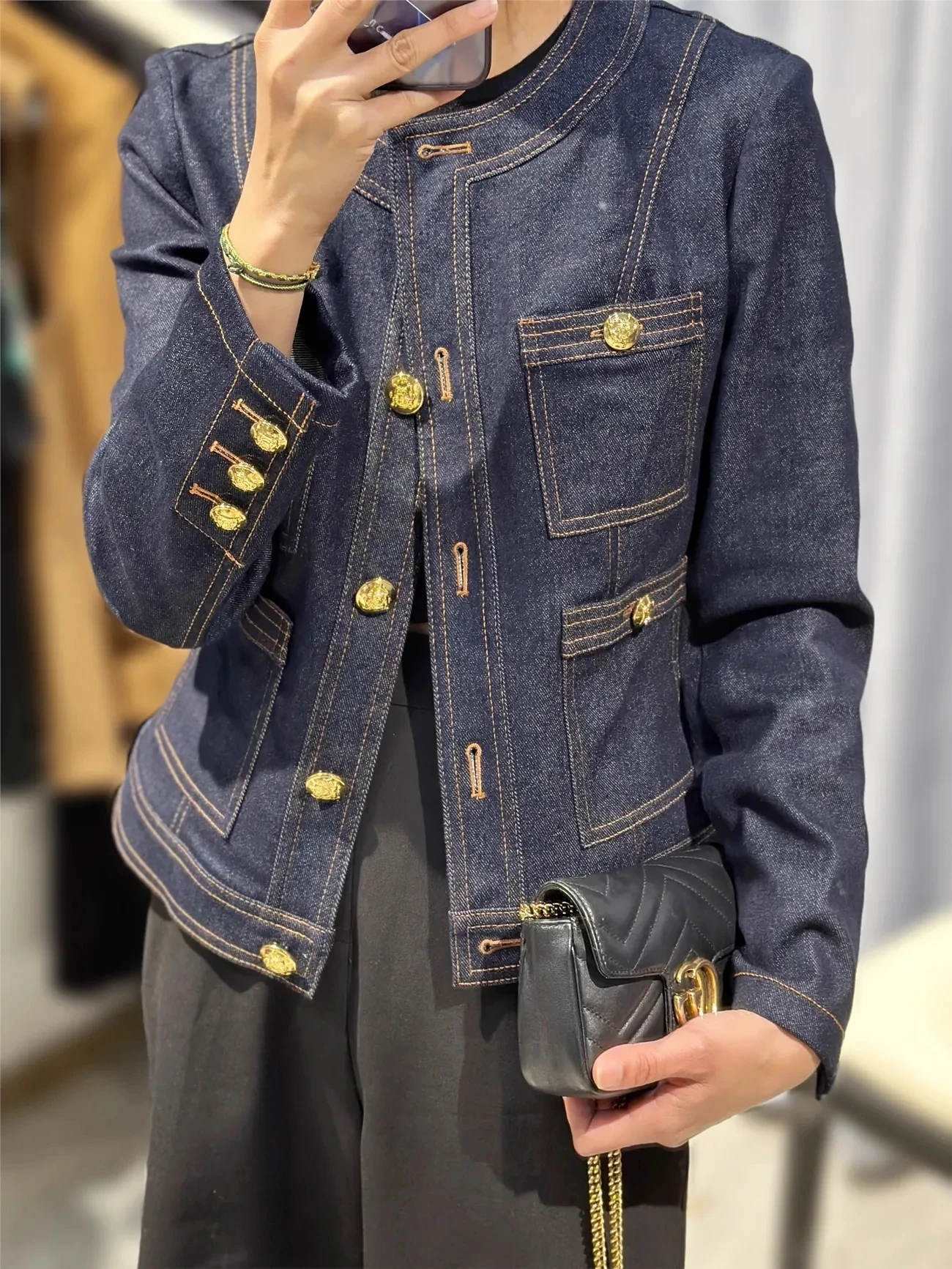 

2025 New High-End Denim Short Jacket for Women Contrast Color Bright Line Gold Buttons Denim Coat Spring Autumn Women Denim Coat