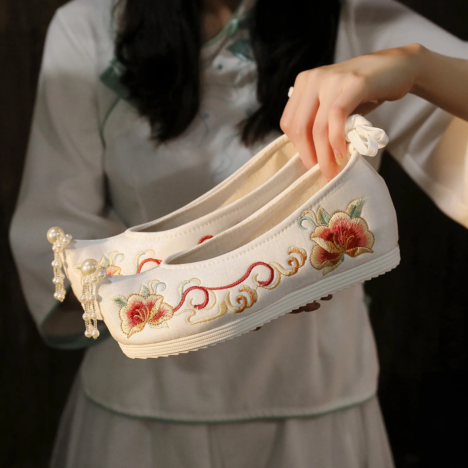 Ancient Chinese Style Hanfu Shoes Embroidered Flower Women's Dance Performance Shoes Wedding Old Beijing Shoes