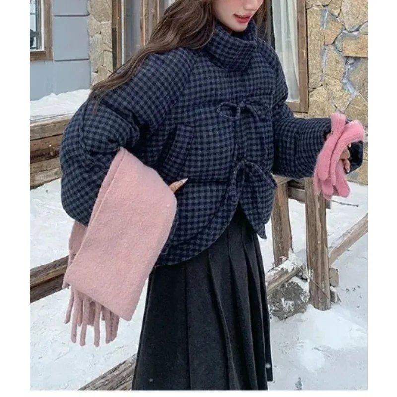 Chaqueta corta de algodón a cuadros con pajarita para mujer en invierno Chaqueta de pan acolchada de algodón suelta y gruesa
