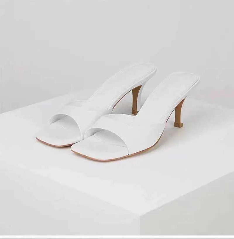 شباشب نسائية صيفية صنادل جلدية بكعب عالي مقاس كبير 41 42 كعب رفيع بمقدمة مربعة كبيرة الحجم