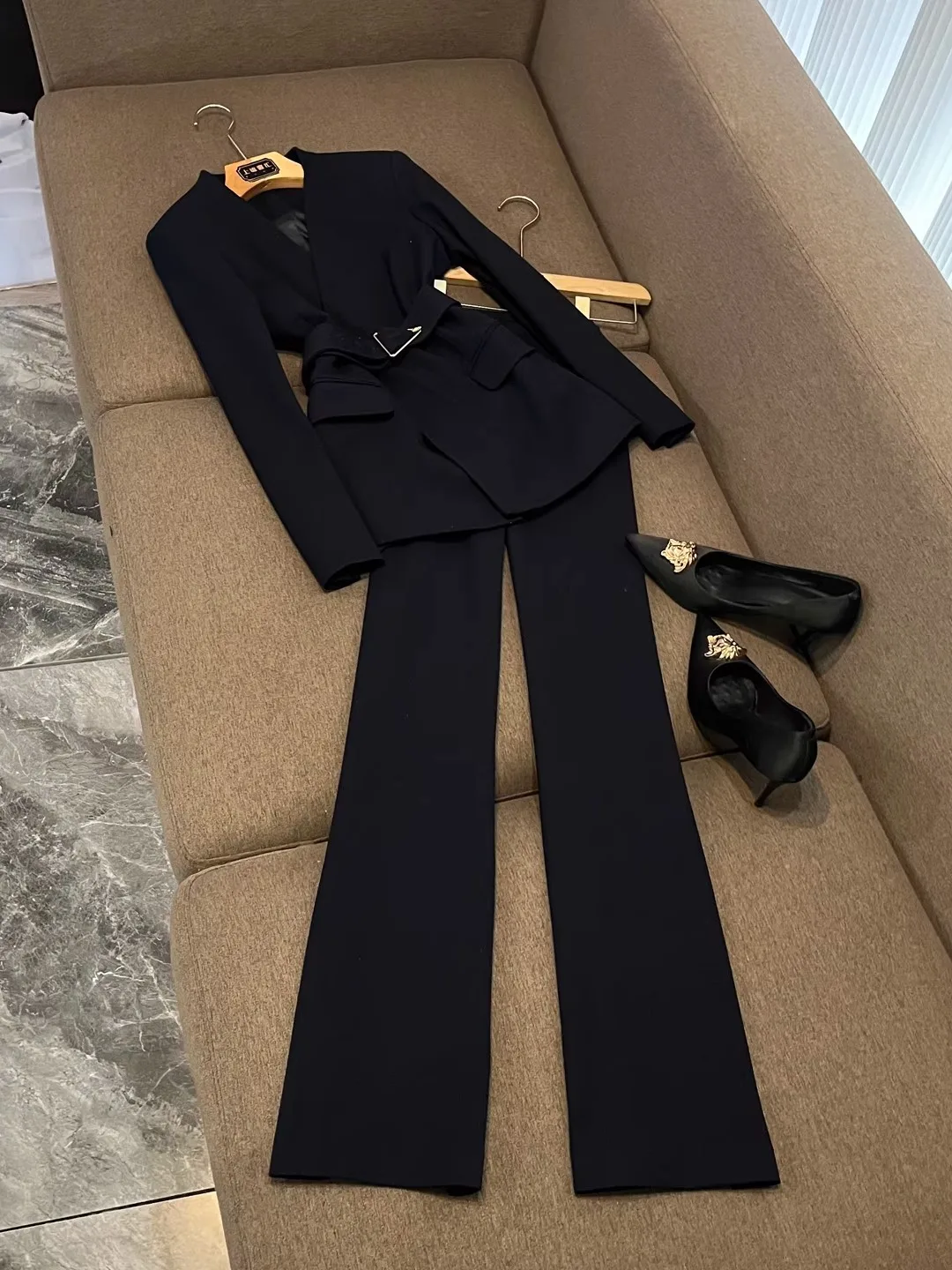 

Spring New Sle Triangular Button Slimming Profional Suit Set Ele Micro Flare Pants V-ne Long Sve Busin Wear