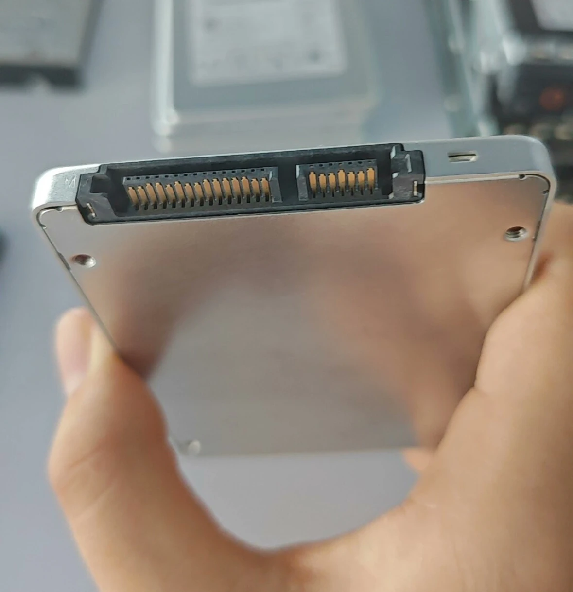 

Для твердотельного накопителя 00XMV9 HFS1T9G32FEH-7A10A BG 1.92T 6G SATA 2.5