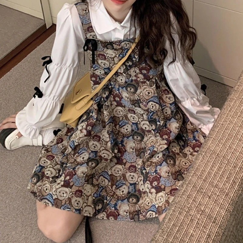 

Retro Bear Suspender Skirt Women's Early Autumn and Spring Design Sense French Niche Waist Slimming A-line Dress Two-piece Set