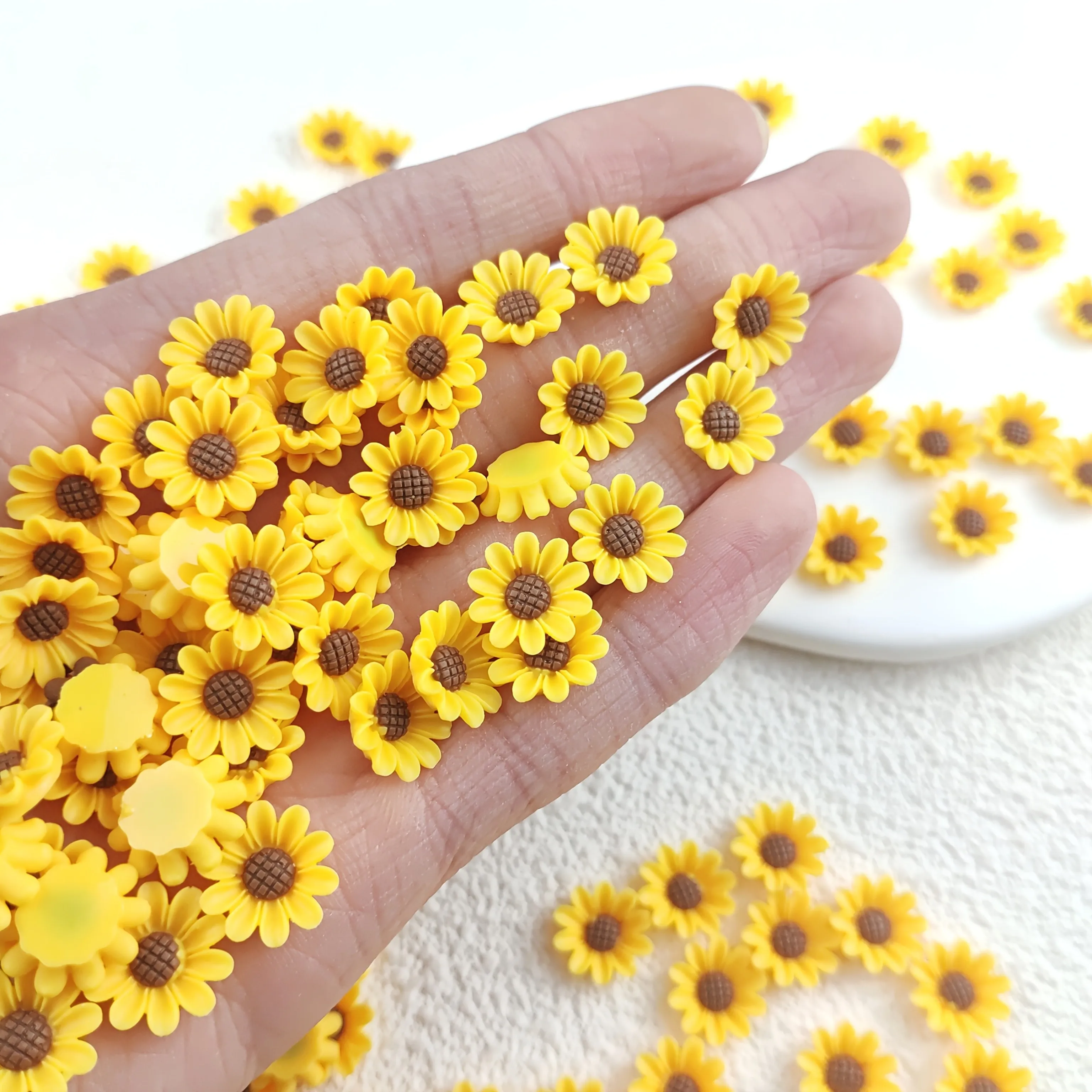 100pcs Yellow Resin Sunflower Cabochons Flatback Flower Beads for Jewelry Making Nail Art Micro Decor