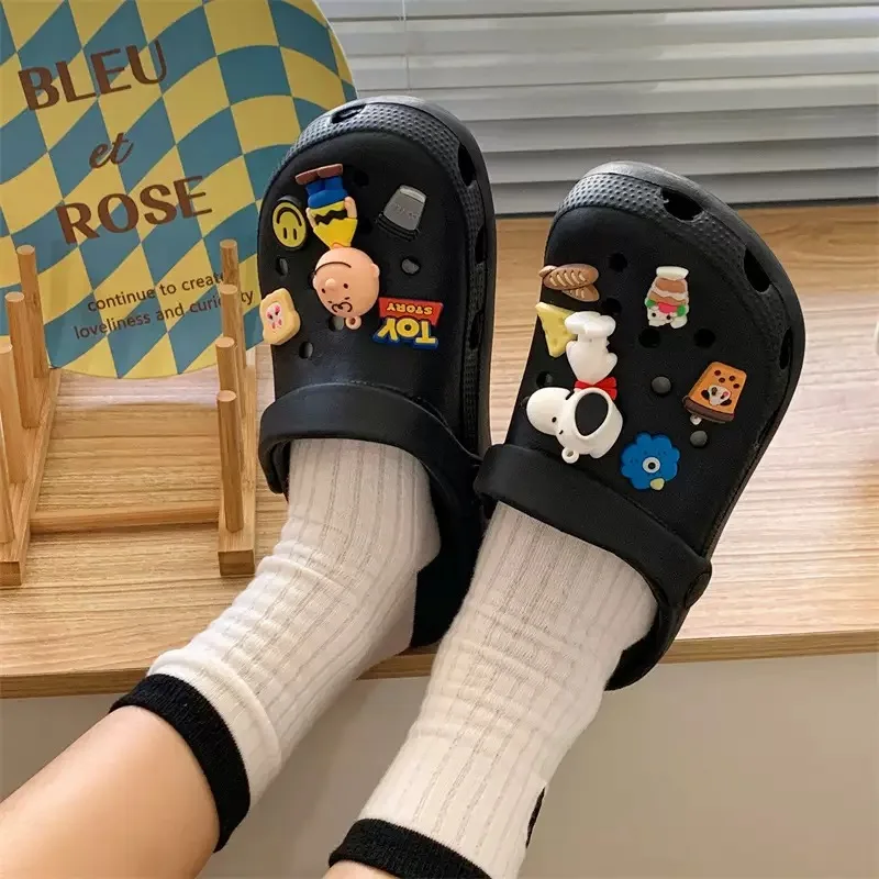 

Snoopy Shoes Charm 3D Cute Shoe Buckle Sandals Slippers Accessories Shoe Flower Decorations Give Children X-mas Gifts