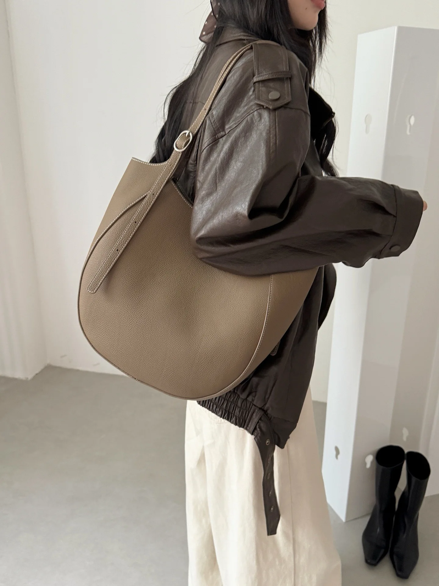 

FIRMRANCH Four Seasons Daily Large Capacity Women's Single Shoulder Tote Shopping Crossbody Purse Top Quality Cowhide Handbag