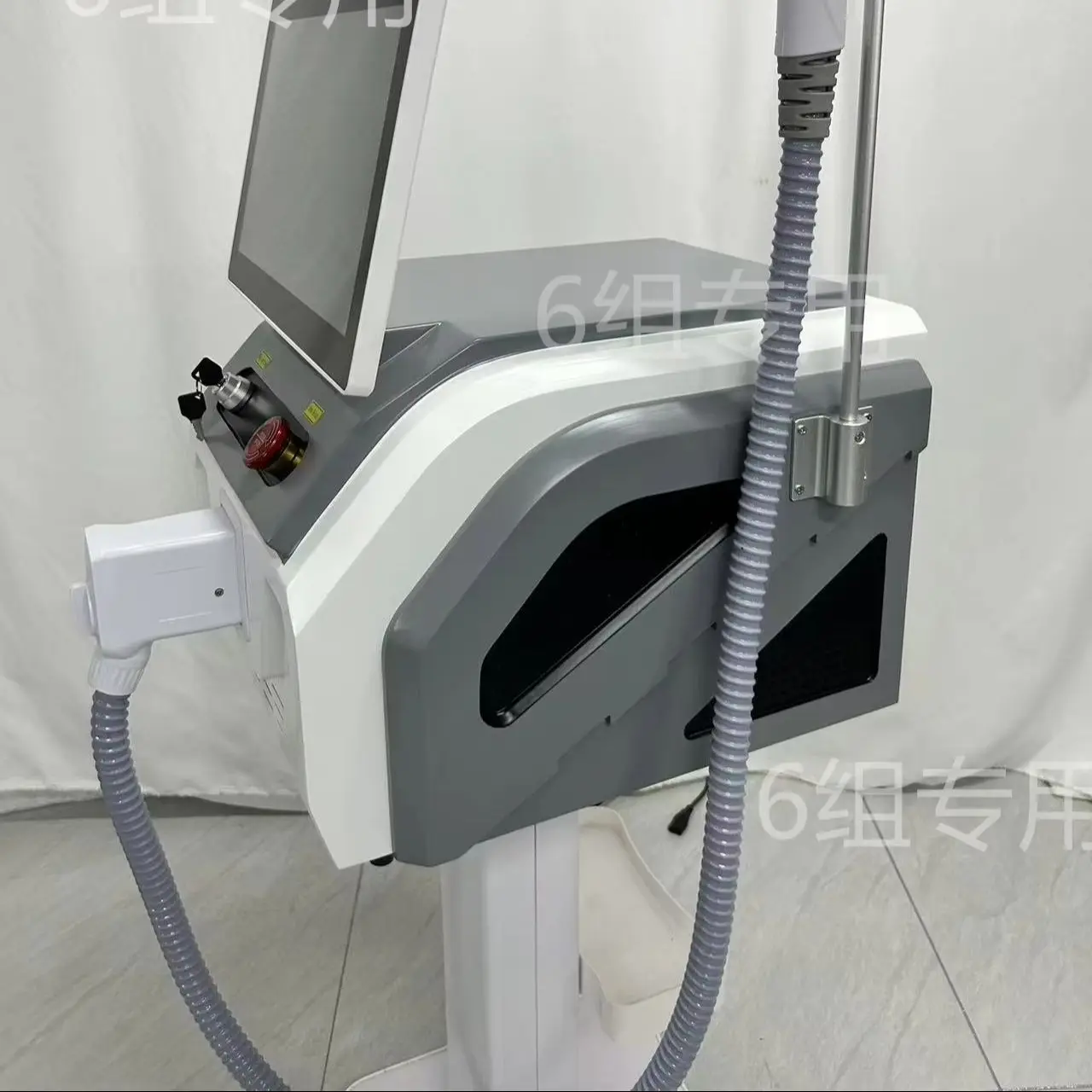 

Professional Ice Titanium Laser Body Hair Removal Machine 3 Wavelength 755/808/1064nm Face Hair Remove for Salon Epilator