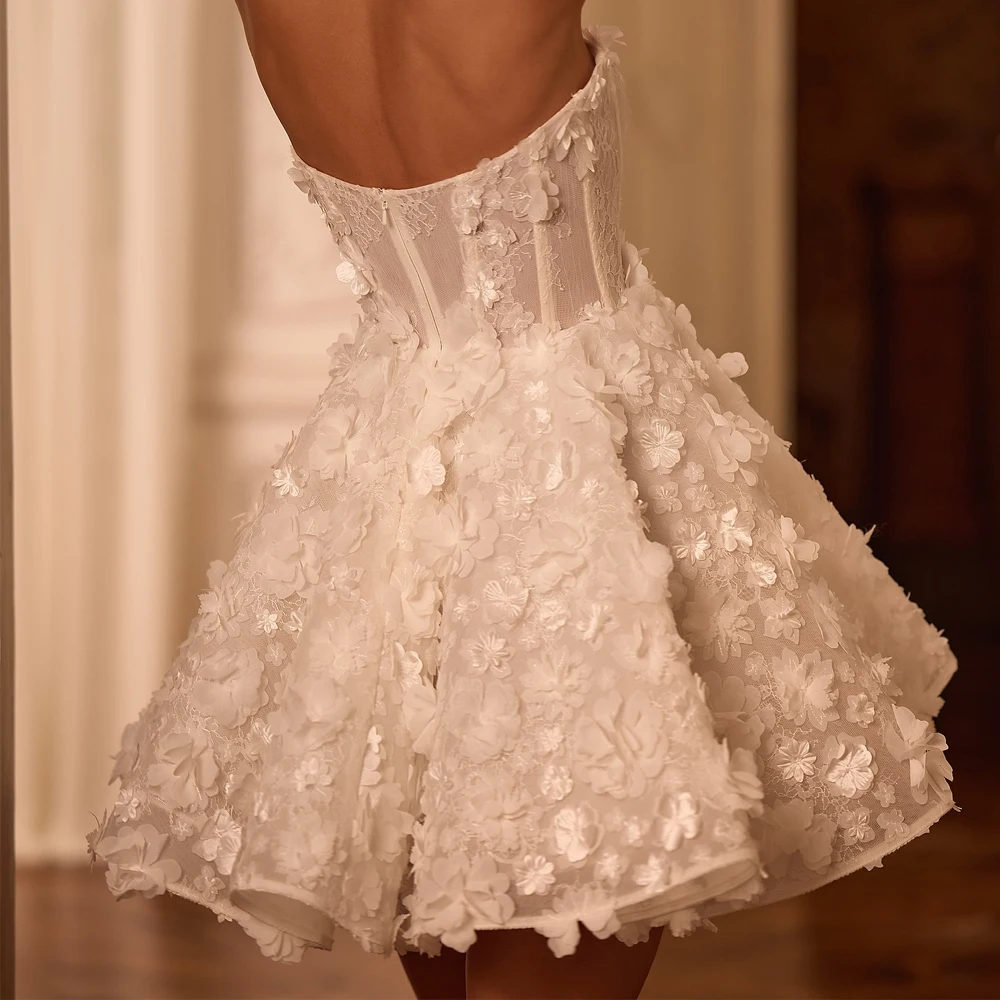 カスタマイズされたストラップレスのウェディングドレス A ライン恋人ネックブライダル Growns アップリケ花ジッパーミニ丈 Vestido デ ノビア