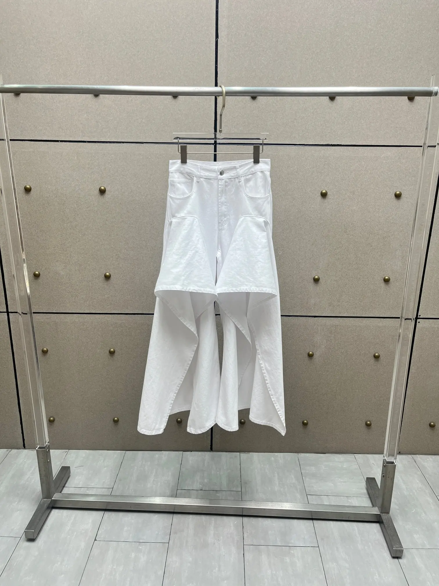 Pantalones vaqueros blancos irregulares con borde de hoja de loto, pantalones informales de pierna ancha con cintura alta y temperamento para mujer, novedad de verano 2025