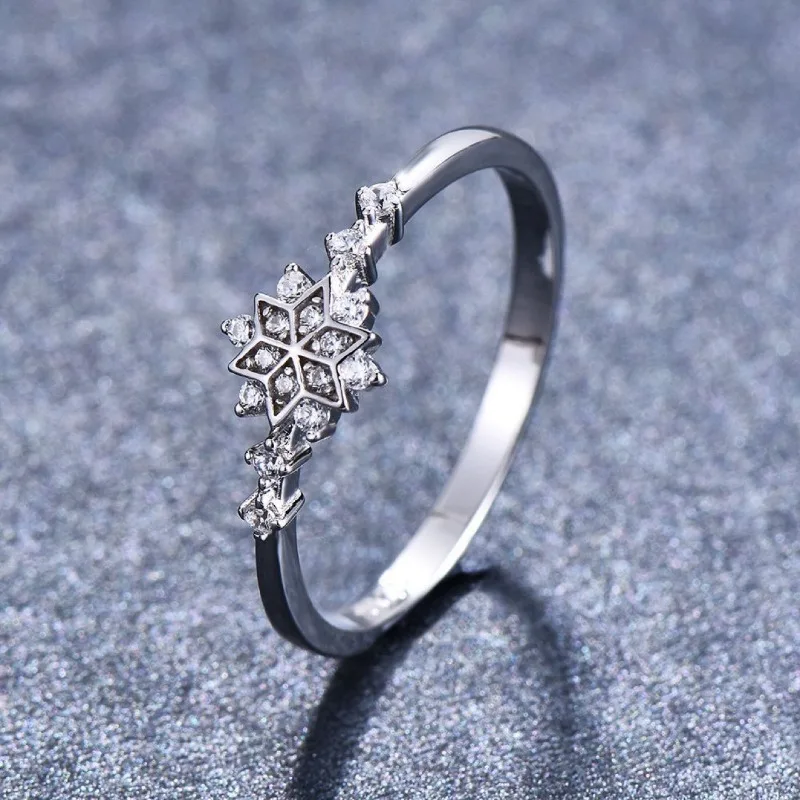 Trendy creative hexagonal star snowflake ring for women, fashionable and compact Instagram Arctic style finger