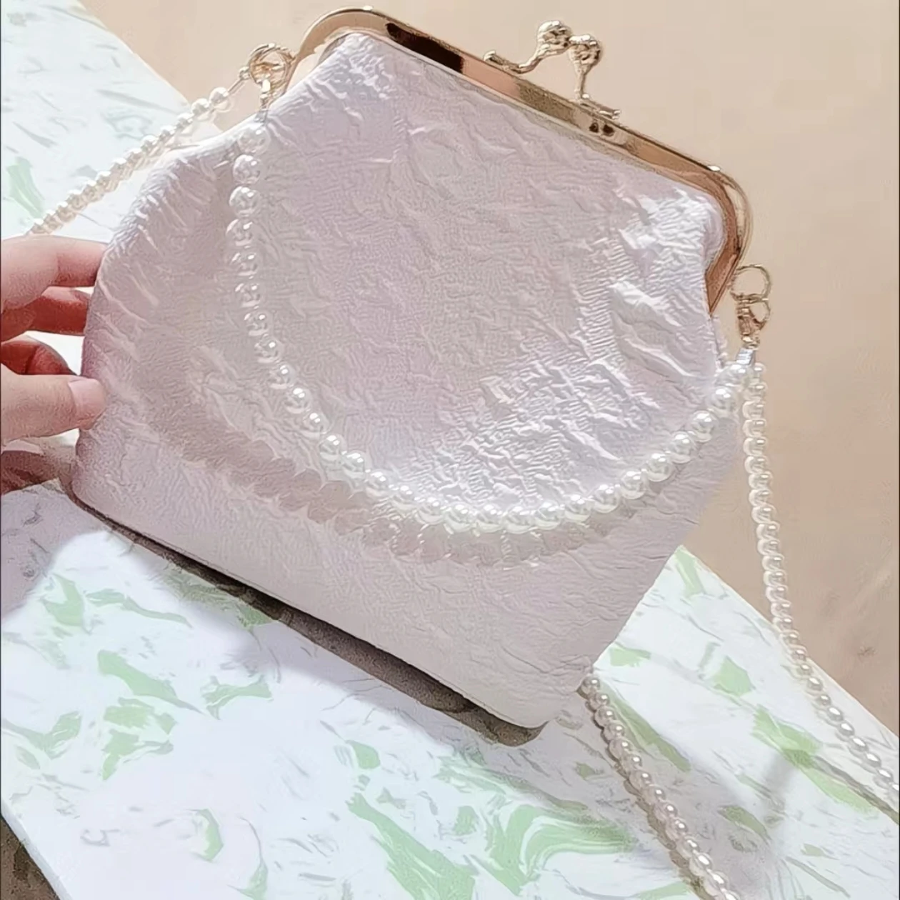 

Портативная креативная сумка-мессенджер с жемчугом, нишевая модная высококачественная женская сумка для банкетов, портативная сумка-мессенджер с жемчужным ремешком через плечо