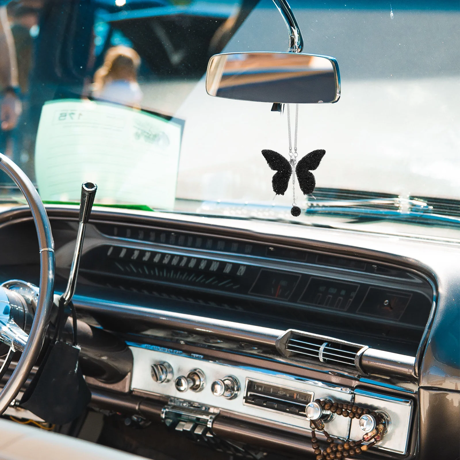 

Elegant Butterfly Car Ornament Rear View Mirror Hanging Accessory Modern Car Interior Decoration with Shine Finish