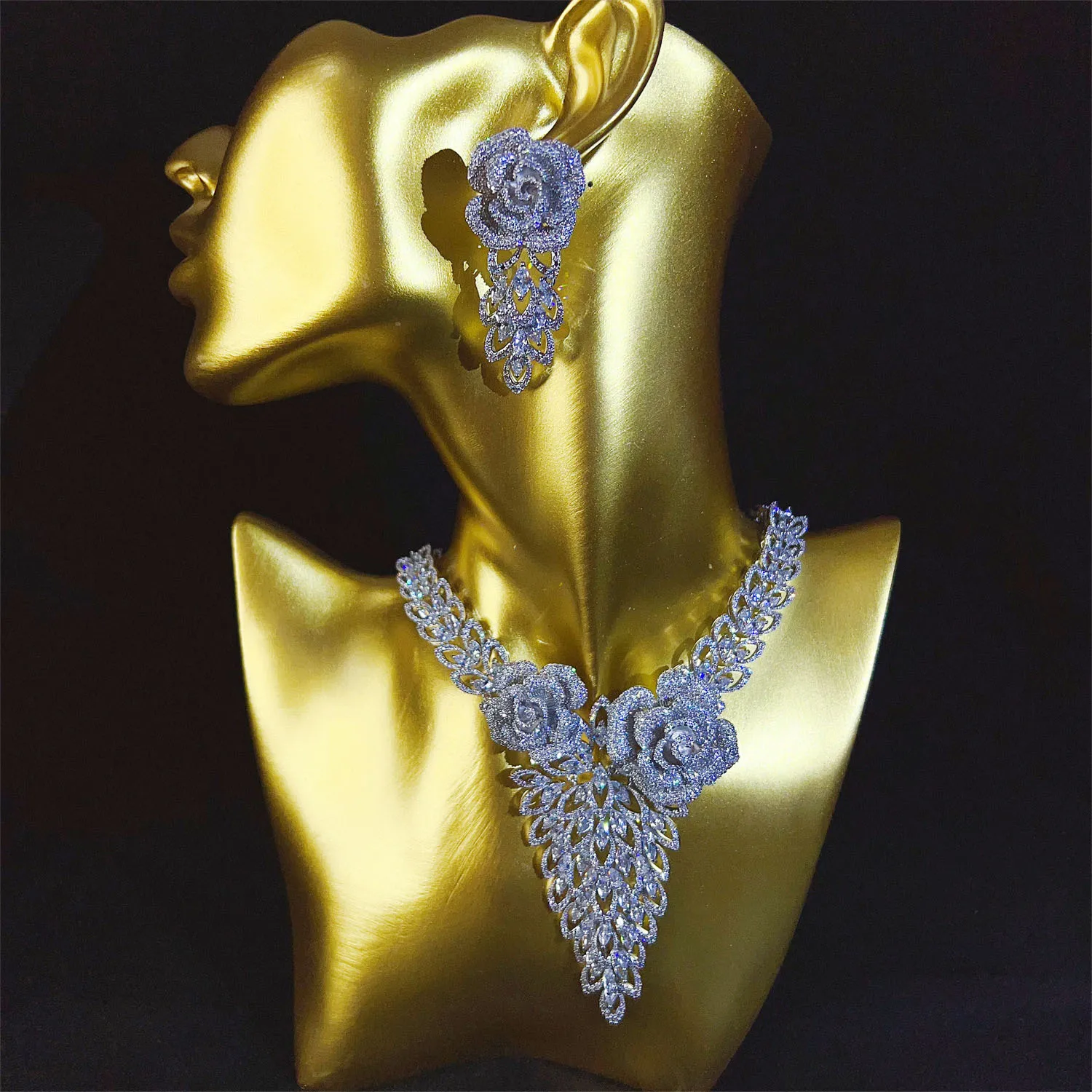 European and American Style Light Luxury Gorgeous Flower Set Necklace Earrings Women's Jewelry Holiday Wedding Bridal Gift M1018