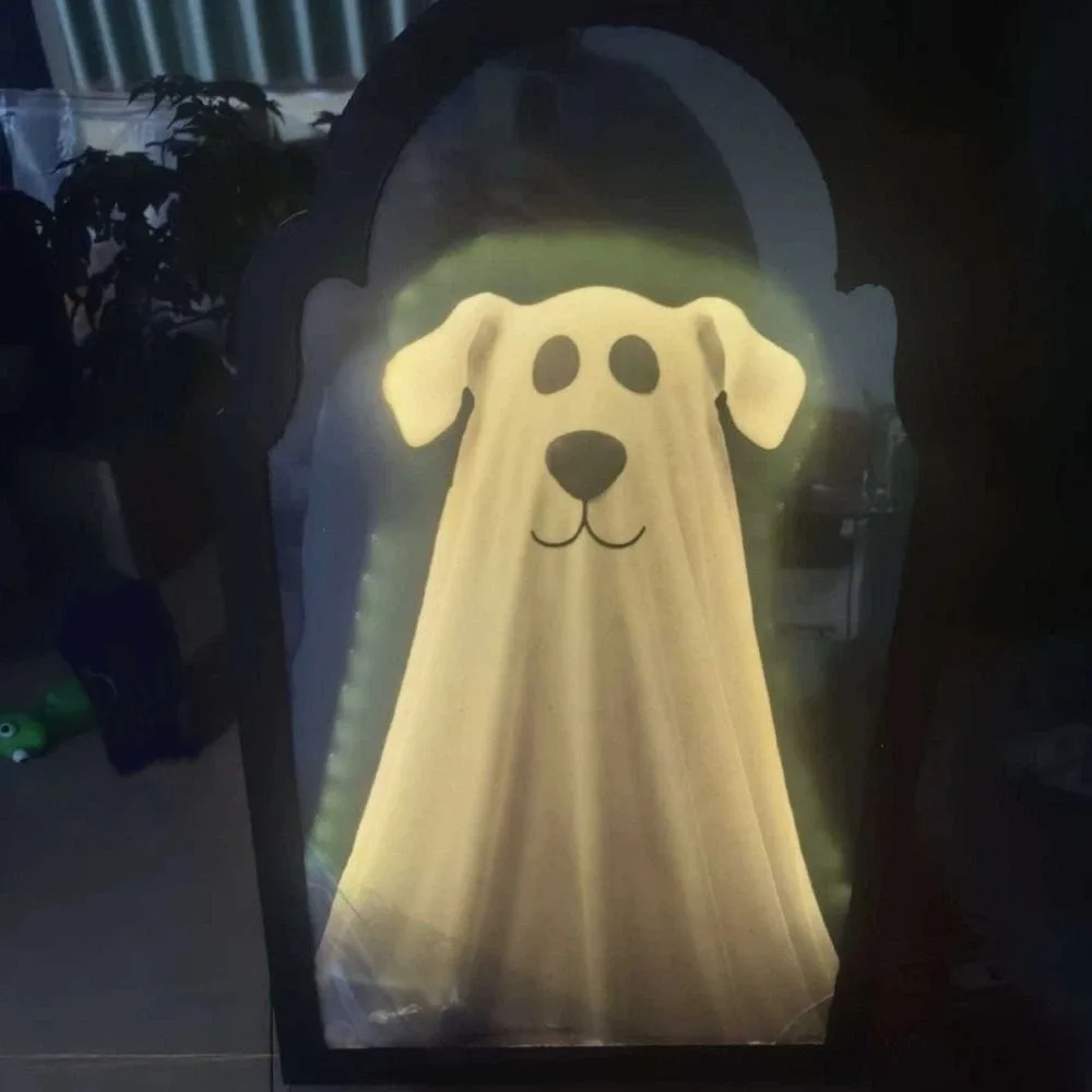 Light Up Ghost Wall Mirror Glowing Battery Operated LED Mirror Decor Ghost Shaped Ambient Lamp Haunted House Ornament