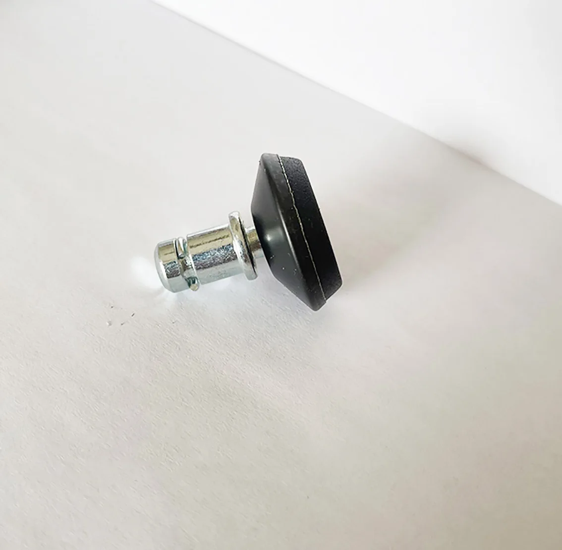 وسادة قدم معدنية سوداء مضادة للانزلاق مخصصة، كرسي كمبيوتر، كرسي دوار للأطفال، وسادة قدم