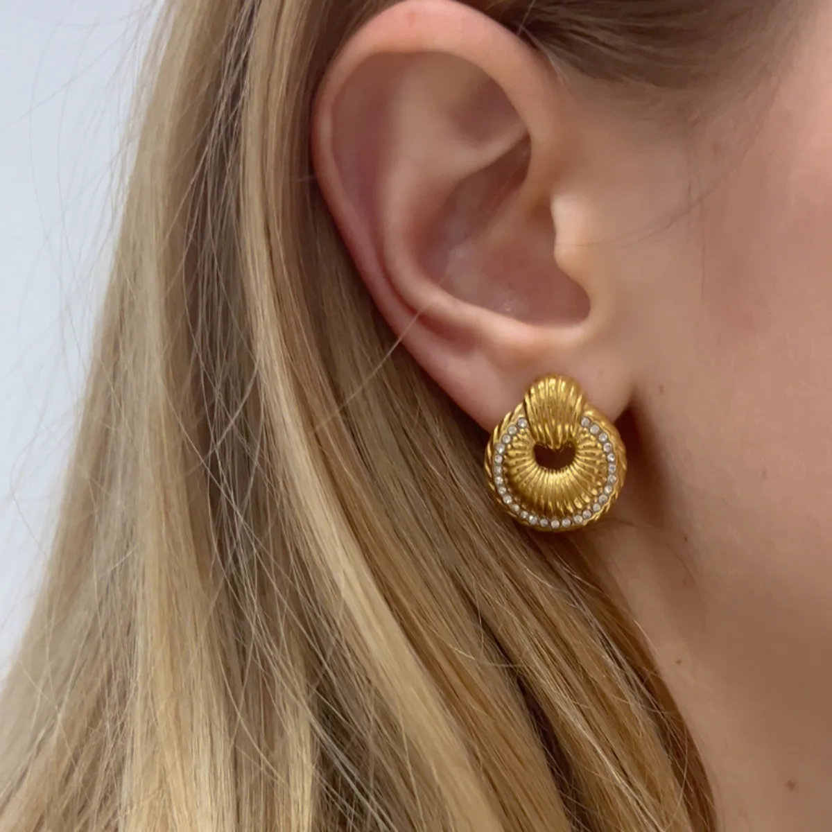 Ars Stainless Steel Round Earrings for Women 18K Gold Plated Inlaid Shiny Zircon Earrings No Tarnish Daily Wear Stud Earrings