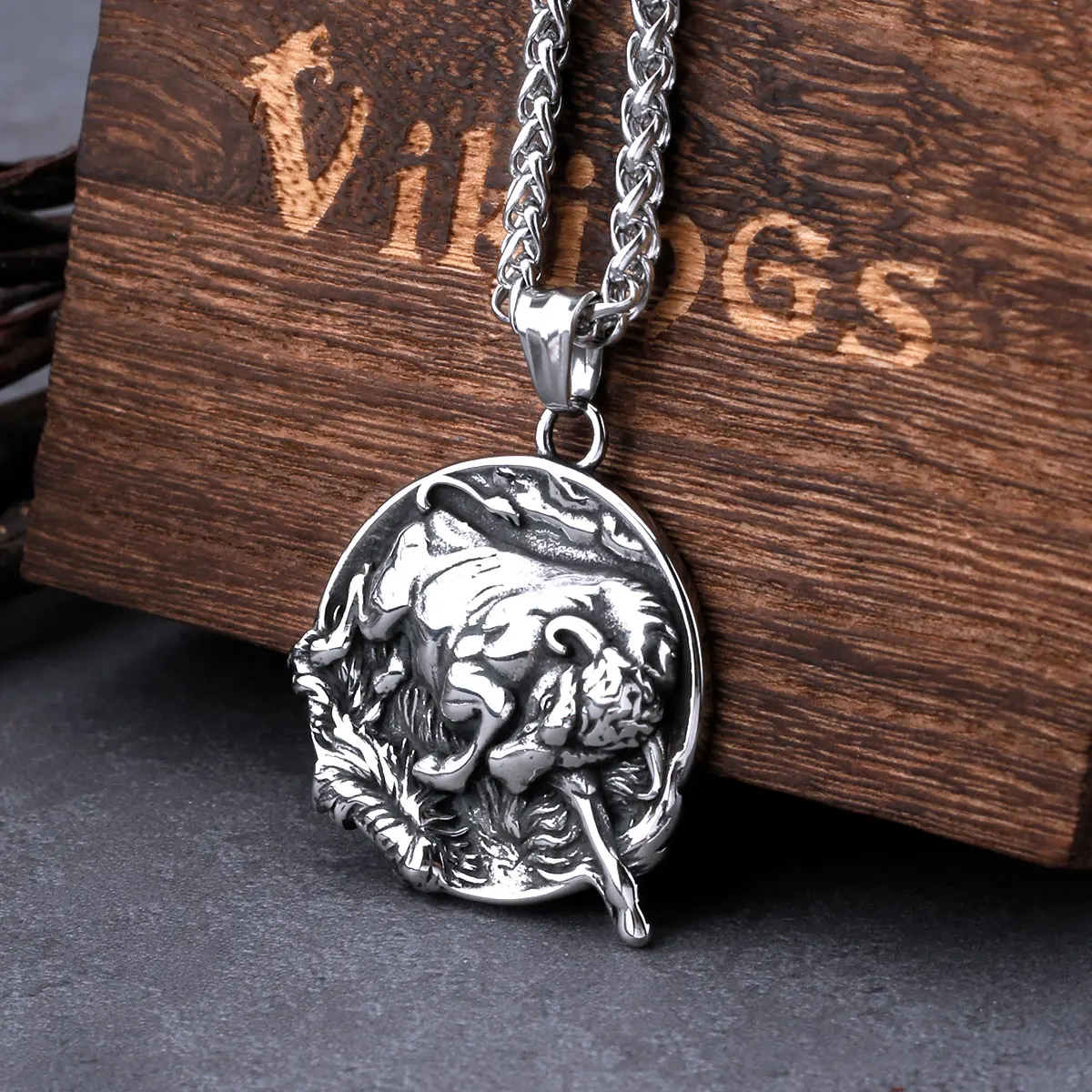 Stainless Steel Animal Angry Bull Necklace Men Women Vintage Fashion Charm Pendant Necklace Biker Chain Jewelry Christmas Gift