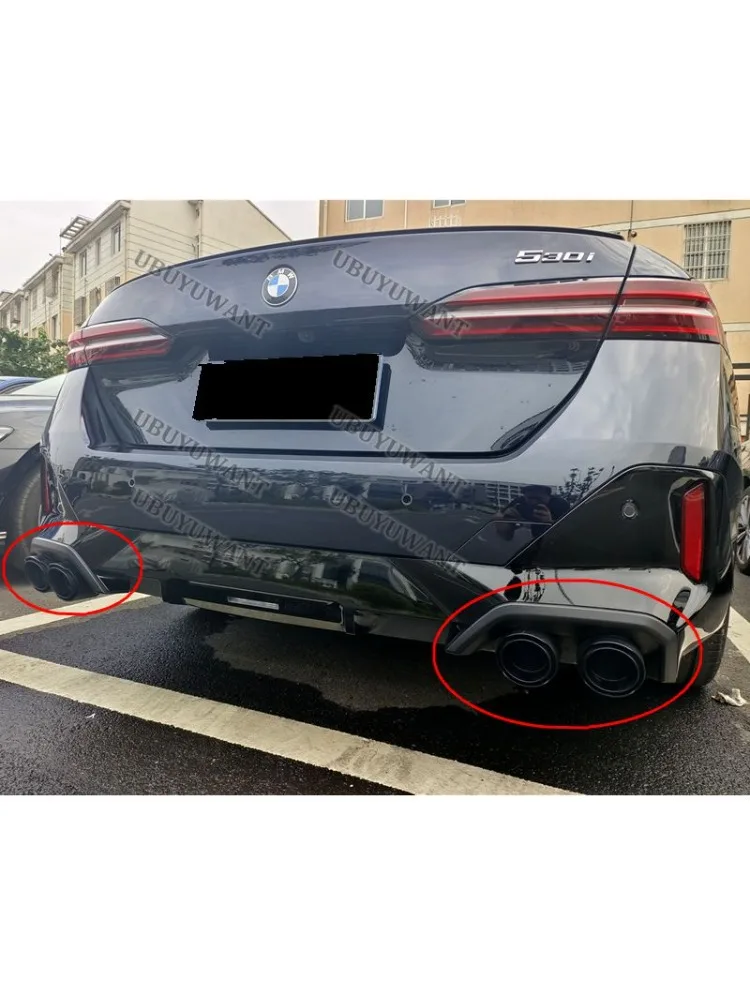 Dla BMW Serii 5 G60 525i 530i 2024 2025 Czarny/Karbonowy 2 szt. Tylny Dyfuzor Wydechu Zderzaka Spoiler Ulepszenie Modyfikacje Splitter — 2