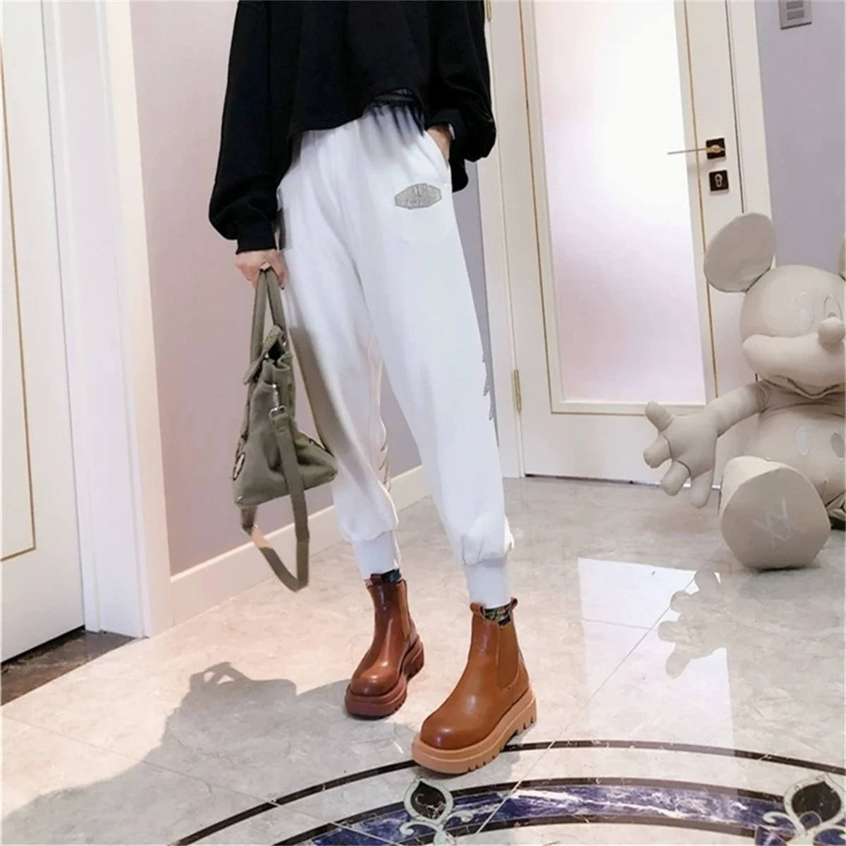 Pantaloni Harlem autunnali con pantaloni in maglia di cristallo ricamati ad ala d'angelo per donna Pantaloni sportivi casual larghi e comodi alla caviglia