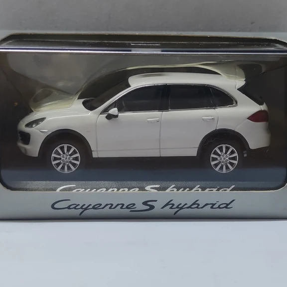 

Flaws Diecast 1/43 Scale Minichamps Mini Cut Porsche Cayenne S Hybrid 2010 Alloy Car Model Collectible Toy Gift Souvenir Display