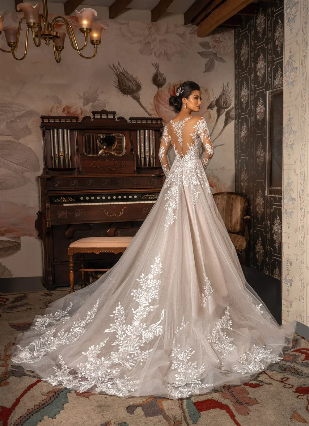 Elegant Lace Decal A-line Long Sleeved Wedding Dress Sexy V-neck Chiffon Ivory Bridal Gown Luxurious Plus Size Customization