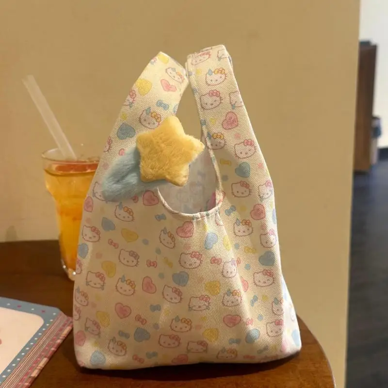 لطيف الكرتون Kawaii Sanrioed Hellokitty 2025 حقيبة المعصم الجديدة المحمولة مفتوحة الأعلى تنوعا باليد حقيبة نسائية للتنقل