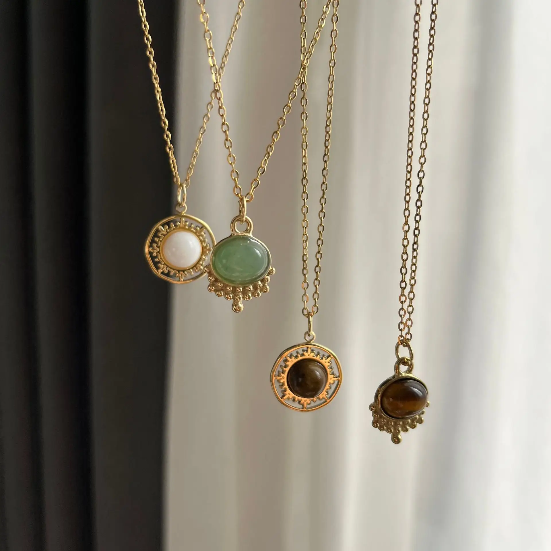 

Women's Titanium Steel Natural Tiger's Eye Stone Necklace, Ins Niche Style Clavicle Chain for Daily & Party Wear