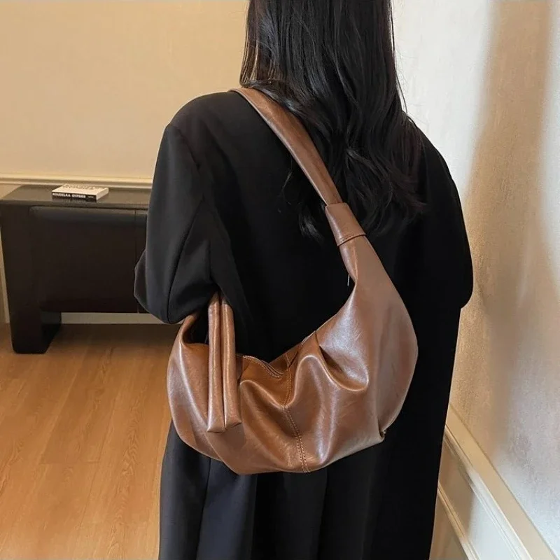 

Women's Everyday Style Vintage Oil Wax Leather Crescent Hobo Shoulder Bag, for Work, Travel, Daily Commute & Casual Street Style