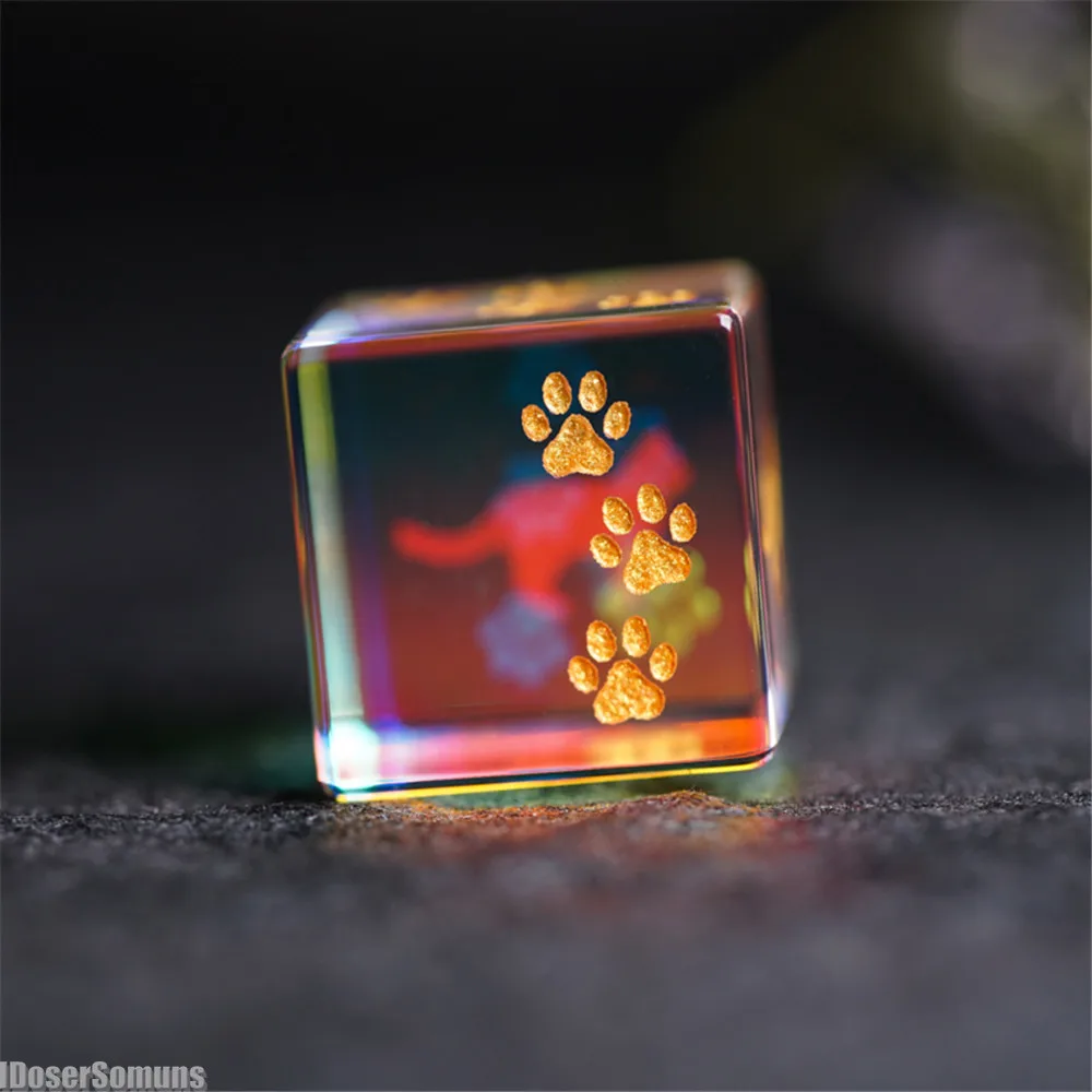 

Натуральный кристалл, аметист D6, игральные кости ручной работы с гравировкой, котенок, лапа, DND, ролевая игра, кости для настольных игр, Искусственные кости, индивидуальный подарок
