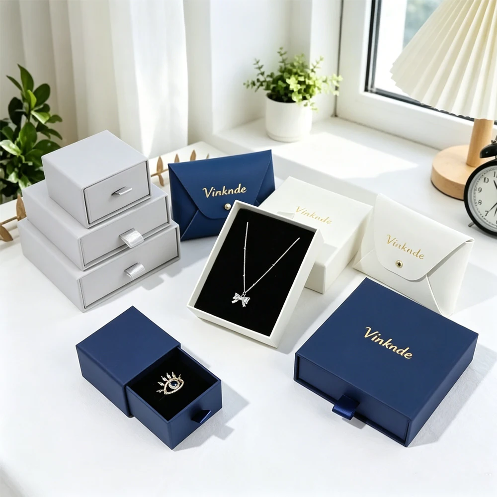 

24pcs 9x9x2.5cm Custom Logo Beige Paper Jewelry Box Bracelet Necklace Ring Earring Box Wedding Brooch Gifts Packaging Box Case