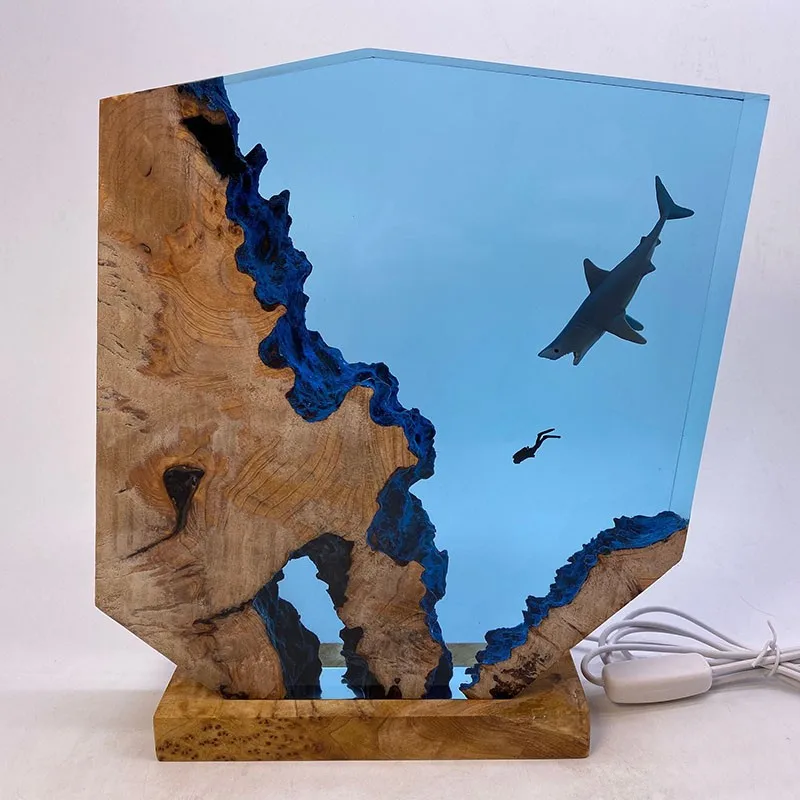 6 * 4-inch Ocean World Shark Diver Luminous Resin Ornament Home Decoration Crafts Creative Gift