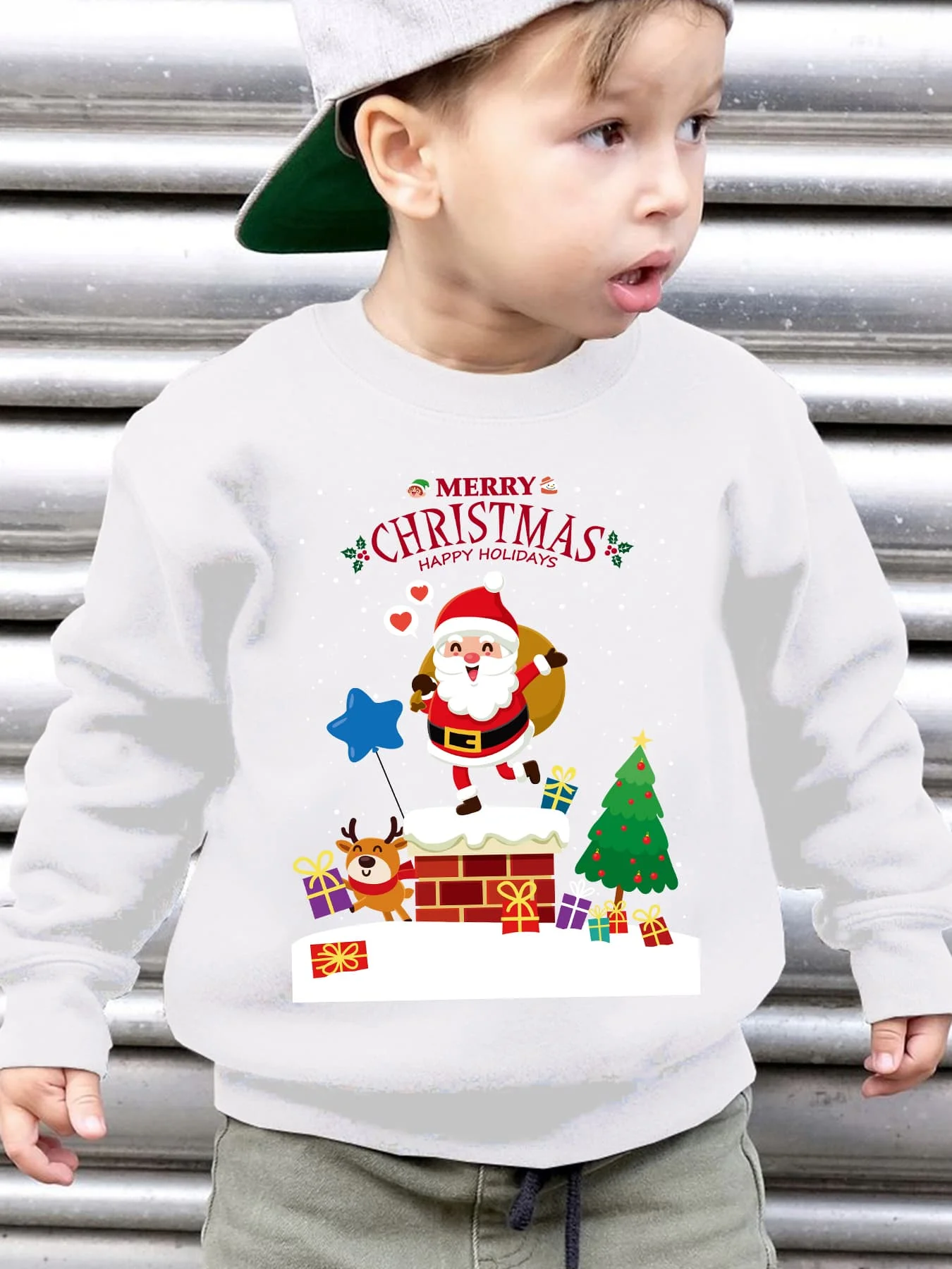 Christmas boys' autumn/winter fashion fleece-lined sweatshirt with Santa Claus cartoon design standing on a chimney.