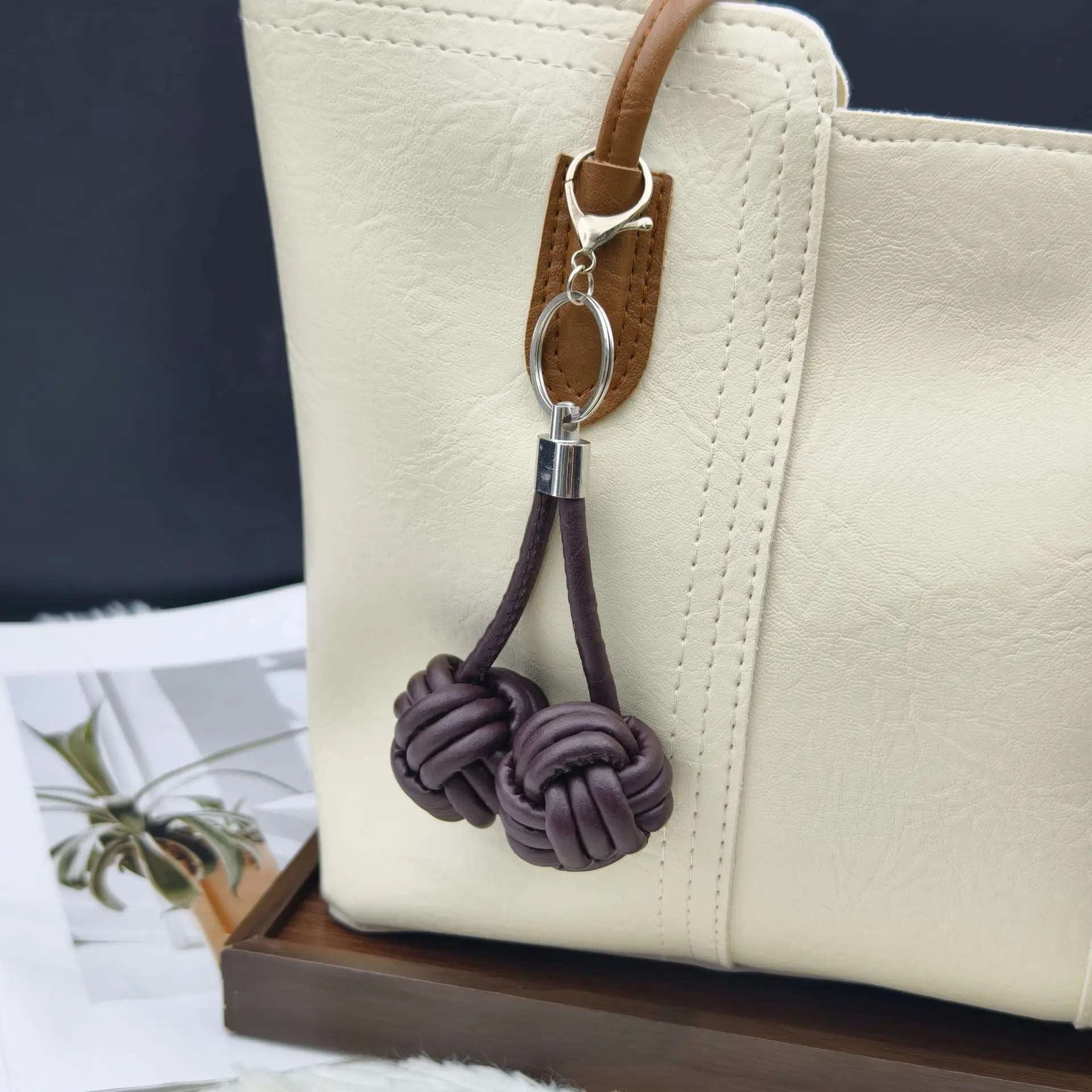Handgewebter Ball-Taschenanhänger im koreanischen Stil, Auto-Schlüsselanhänger, Accessoires, Außenhandel, Großhandel, grenzüberschreitend – Detail 3