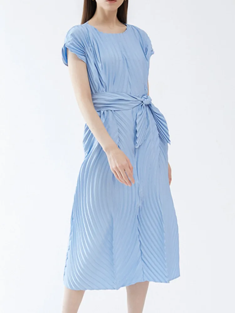 LANMREM Casual Summer Pleated Dress For Women Solid Color Belt Gathered Waist Mid Length Dresses 2024 New Clothing 32C1295