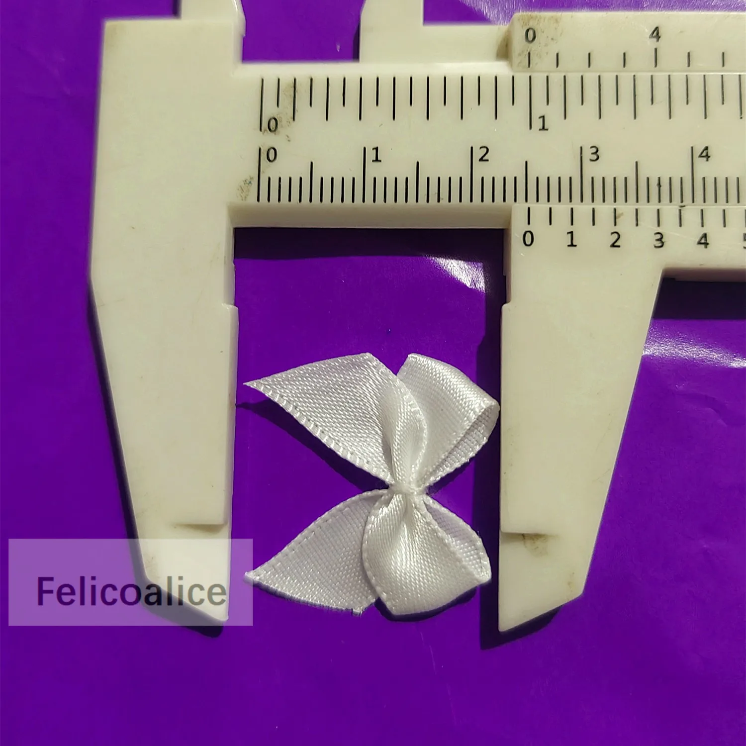 50 Stück rosa Satinband Schleifen Dekoration Schleifen für Bastelpakete kleine Schleife Geschenkverpackung Blume DIY Hochzeit Schleife Geburt 25 ± 3 mm – Detail 13