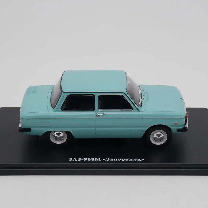 イクソ ダイキャスト 1/24 スケール ‌ ZAZ-968M 1979 ソビエト時代のウクライナ製 ザポリツィャ自動車工場 合金製車モデル おもちゃ 男の子向けギフト