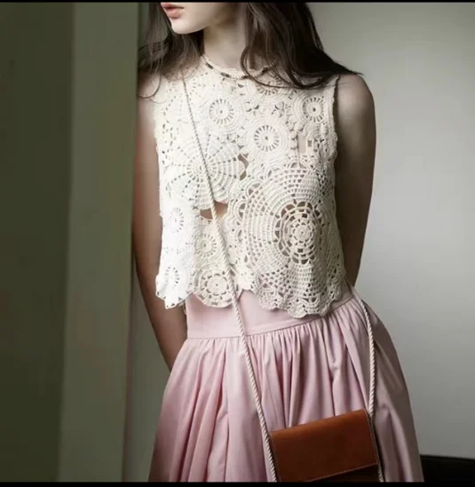 Young Lady Summer Clothes Sleeveless Knitted Tops Sexy Hollow Outtank Top Female College Students Holiday Clothing Lace Shirts