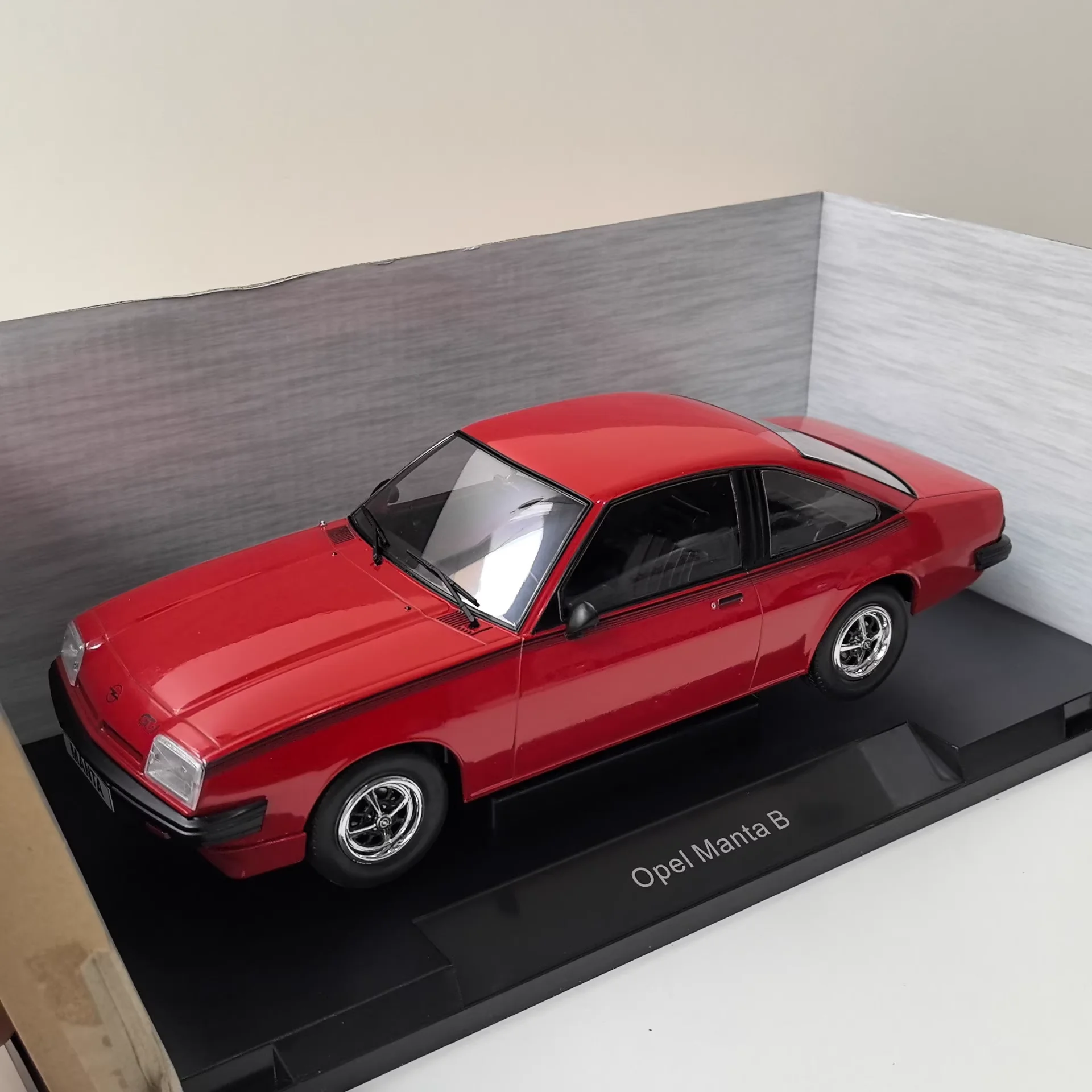 Die-cast 1:18 Scale OPEL MANTA B Simulation Alloy Static Car Model – Ein detaillierter Testbericht für Sammler und Enthusiasten
