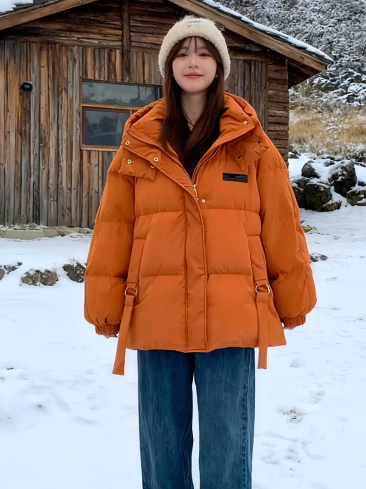 

Зимняя утепленная хлопковая куртка Sli для женщин: свободный крой, теплая верхняя одежда в корейском стиле, яркие цвета, декоративные элементы, белые акценты.