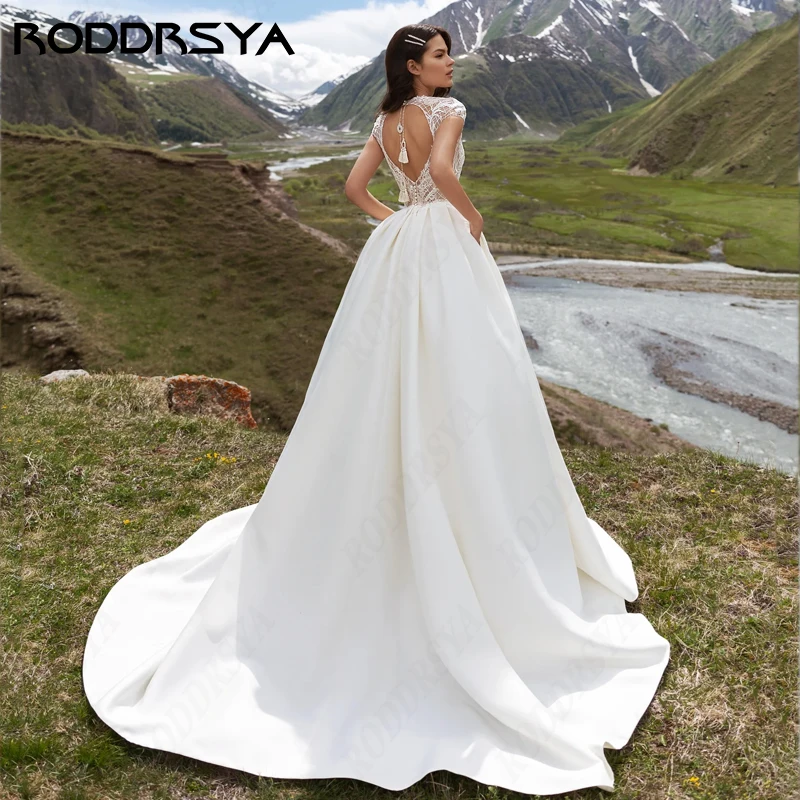 RODDRSYA Sexy scollo a v pizzo a-line abito da sposa Boho Cap Sleeve tasca inseribile festa nuziale morbido raso Backless Robe De Soirée Sexy scollo a v pizzo a-line abito da sposa Boho Cap Sleeve tasca inseribile fest