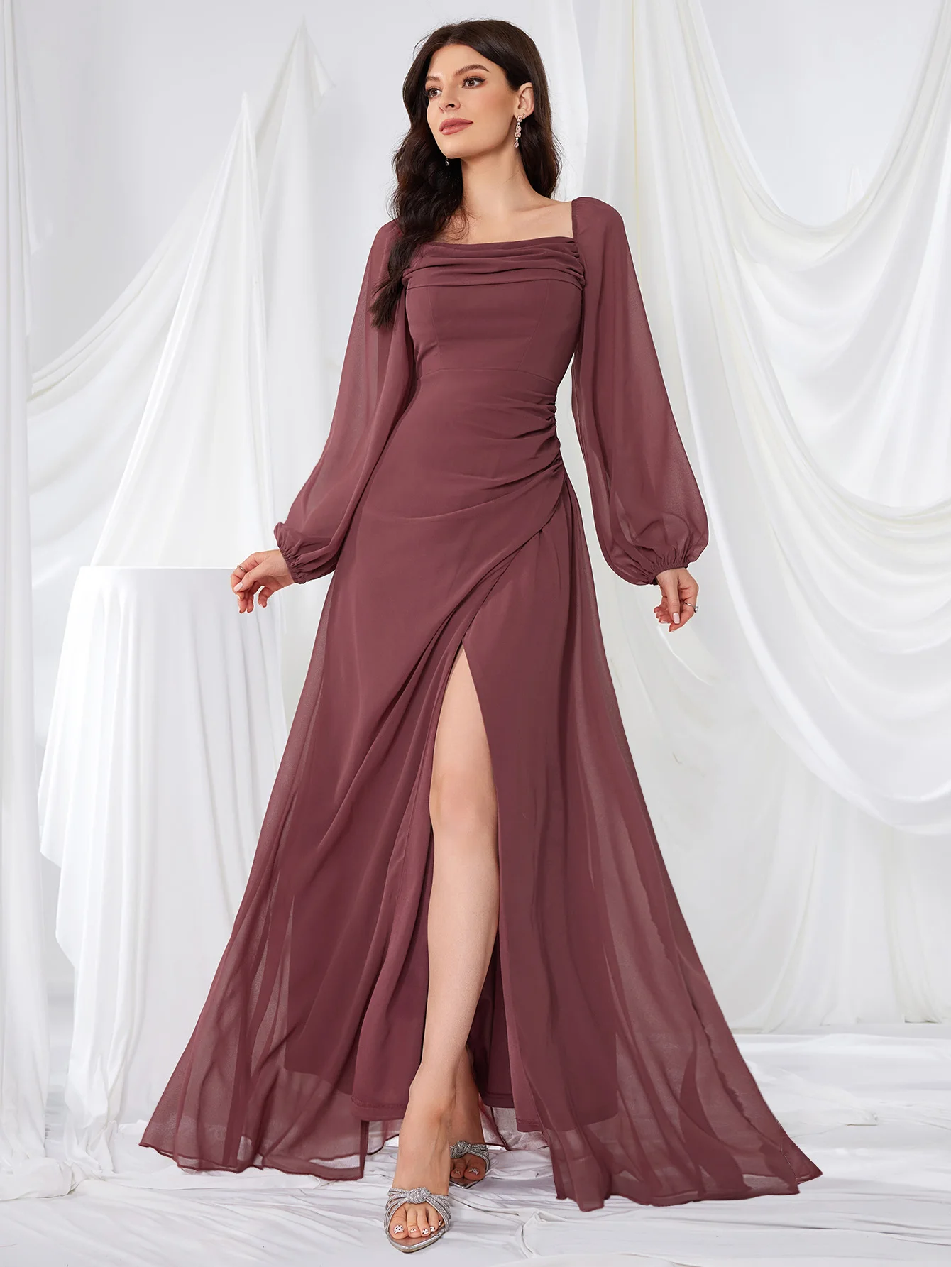 

UNITHORElegant Square Neck Chiffon Long Sleeve Maxi Dress with Flared Skirt and High Side Slit for Bridesmaids & Party Occasions