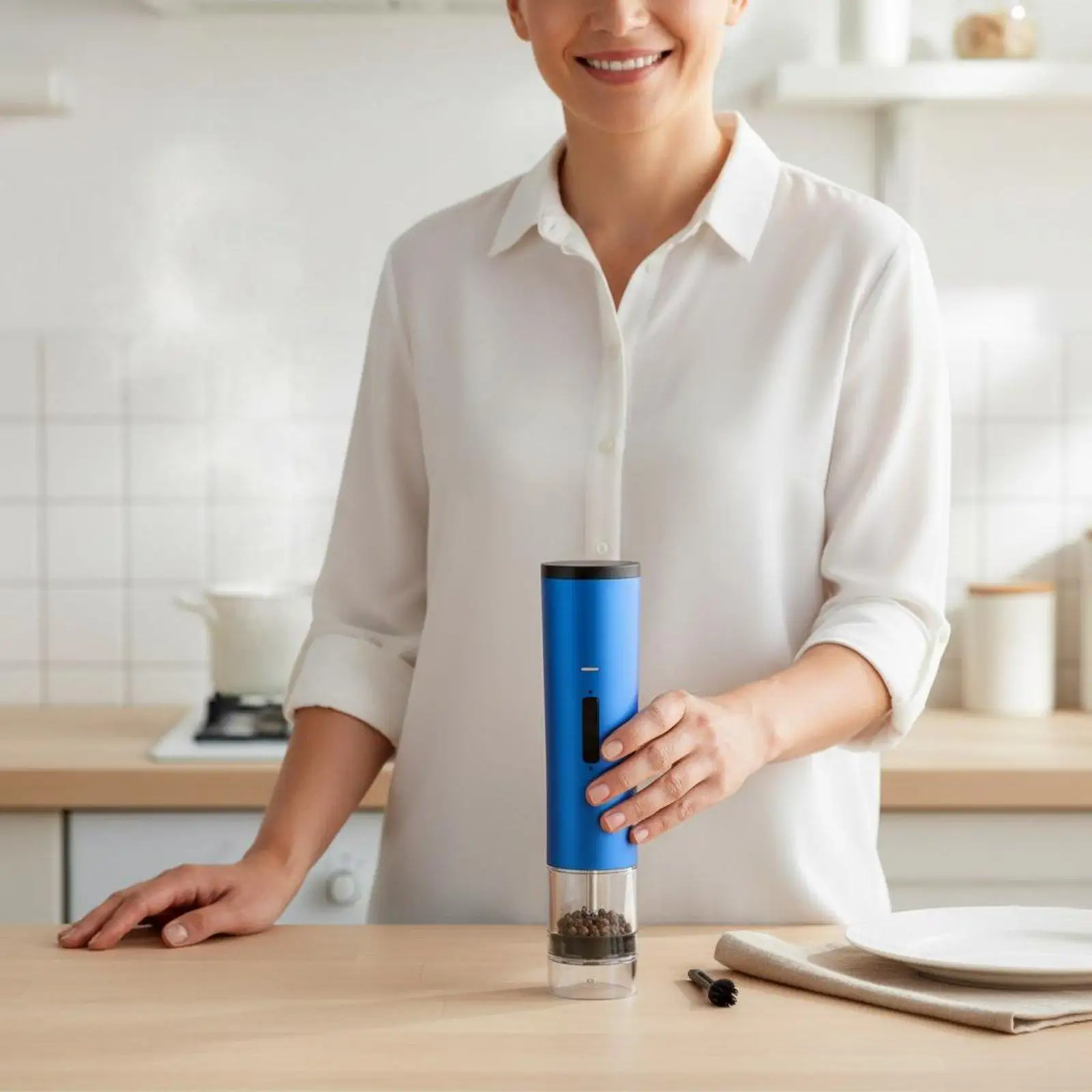 Electric Pepper Instant-Grind Tool Automatic Table Seasoning and Pepper Mill Adjustable Coarseness USB-Powered Spice Mill for