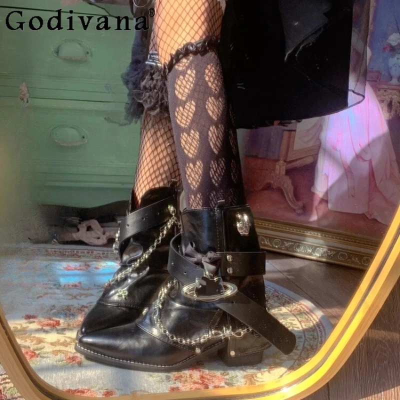 

Оригинальные ботинки с металлической цепочкой и поясом в форме сердца и бантом, женские ботинки на высоком каблуке в стиле панк, уличные Yk2, милые женские короткие ботинки с острым носком