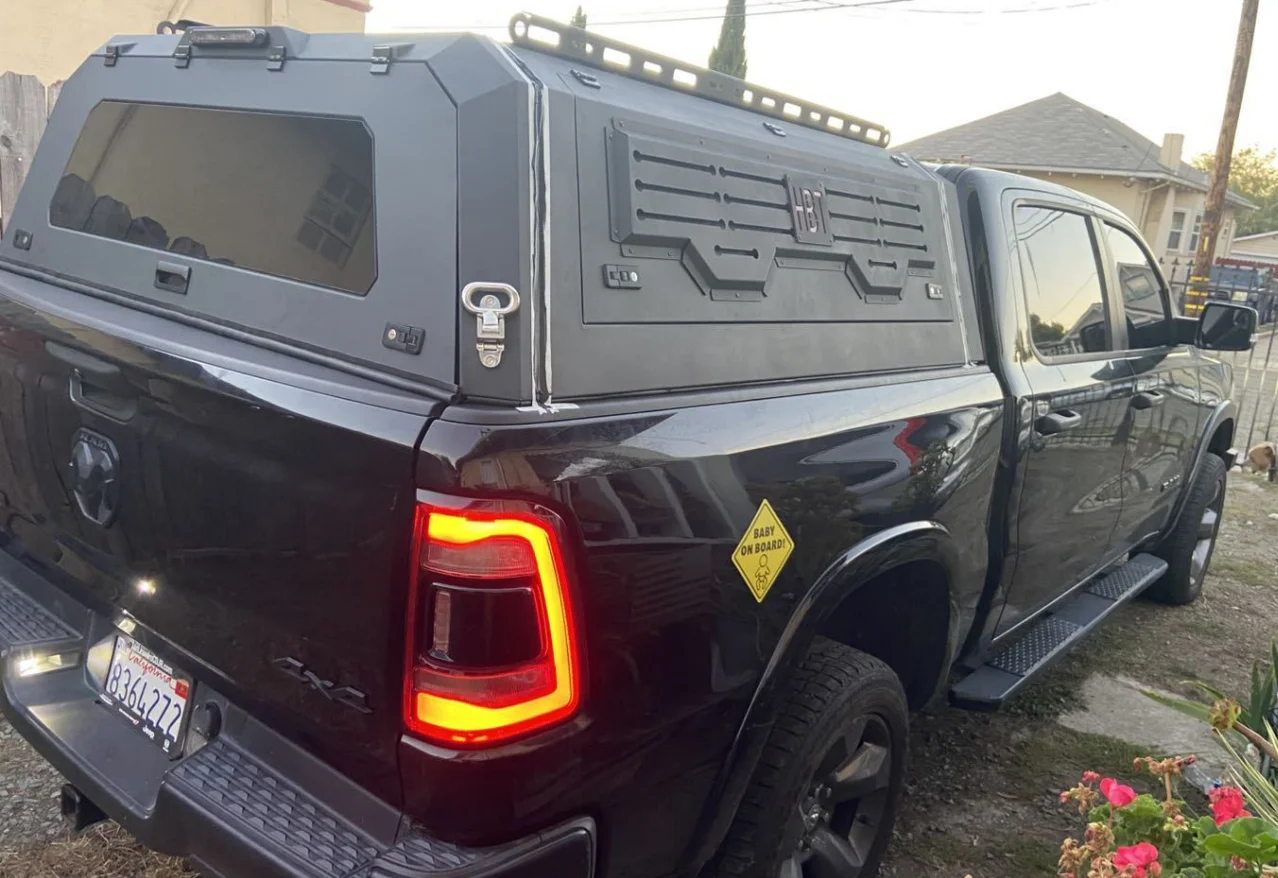 

Автомобиль с летающим крылом, кемпер, алюминиевый навес с твердым верхом, навес Maverick Topper для Windows RAM 1500, 5,7 футов