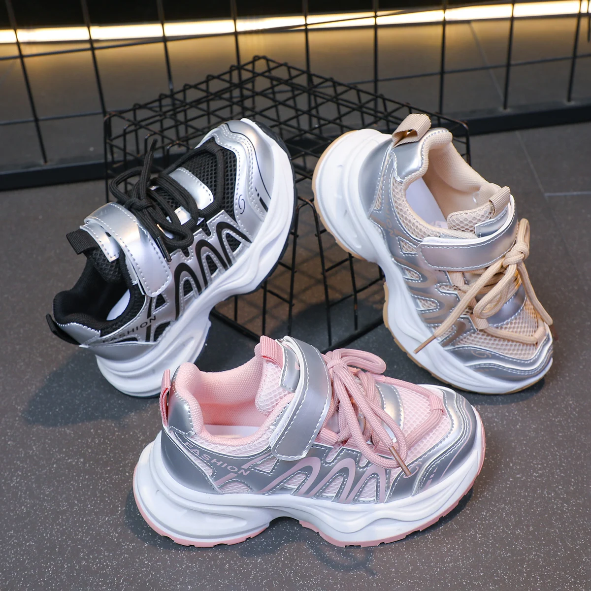 أحذية رياضية جديدة للأطفال للأولاد والبنات أحذية الجري للتنس والمشي لمسافات طويلة في الهواء الطلق للأولاد رياضية قابلة للتنفس وخفيفة الوزن وغير رسمية